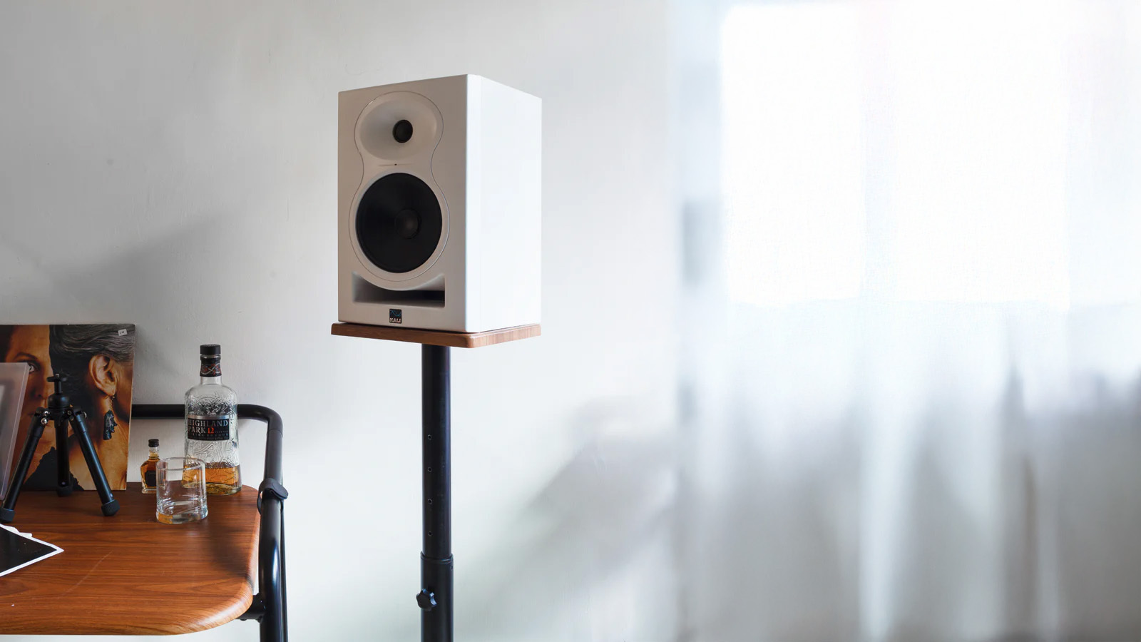 Wavebone / Grand Speaker Stand / Walnut ｜ SMITHS Digital Musical