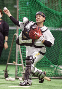 ソフトバンク】プロ12年目で嶺井博希が初の4番起用 田嶋キラー