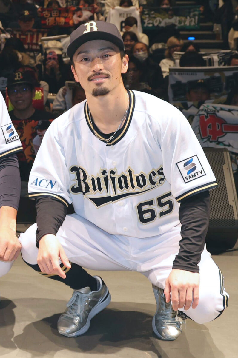 オリックス】メルカリとキャップ広告スポンサー契約を更新 帽子の左側