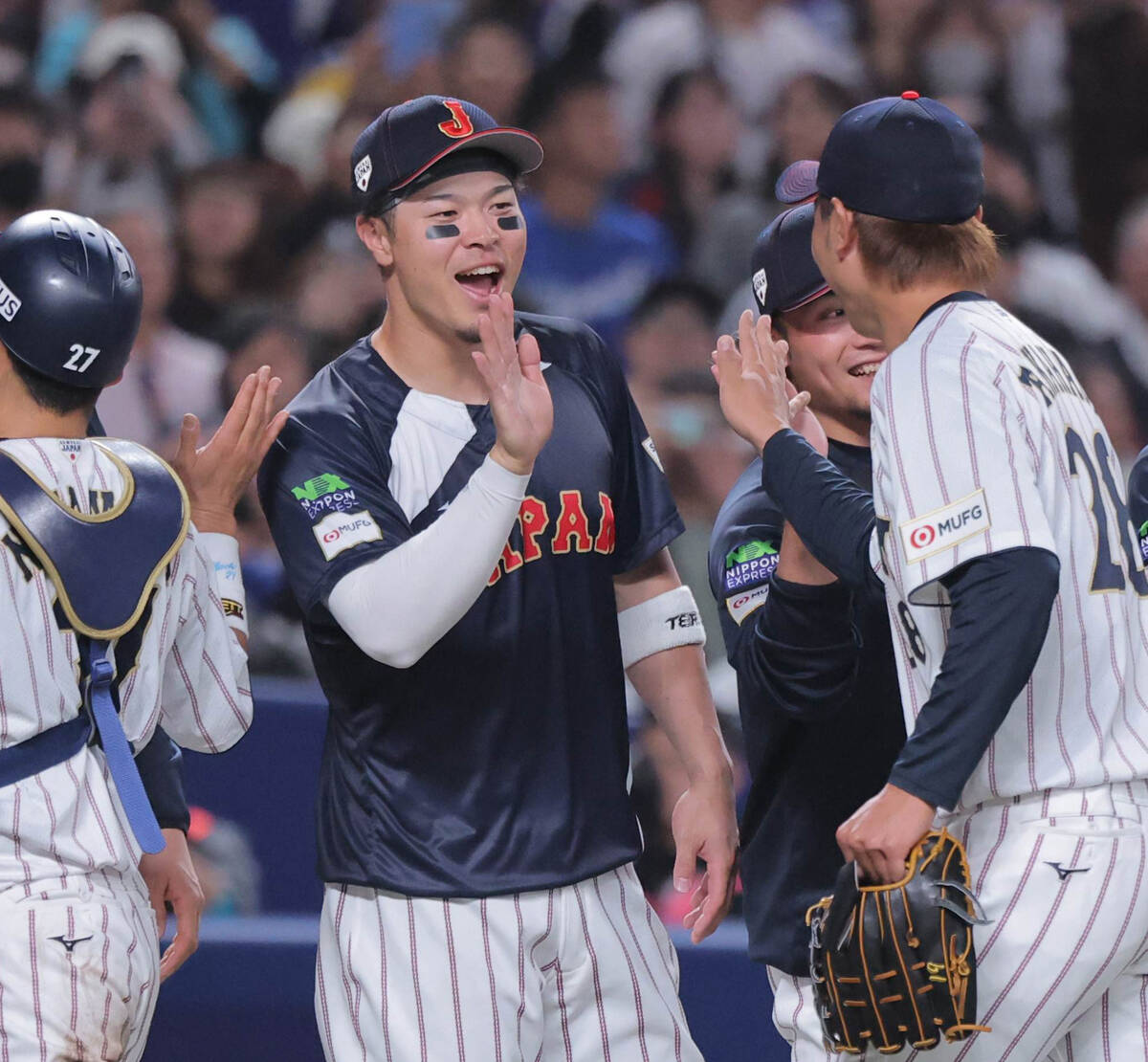 侍ジャパン・佐藤輝明がホームランウイング越えの特大3ラン 岡本和真