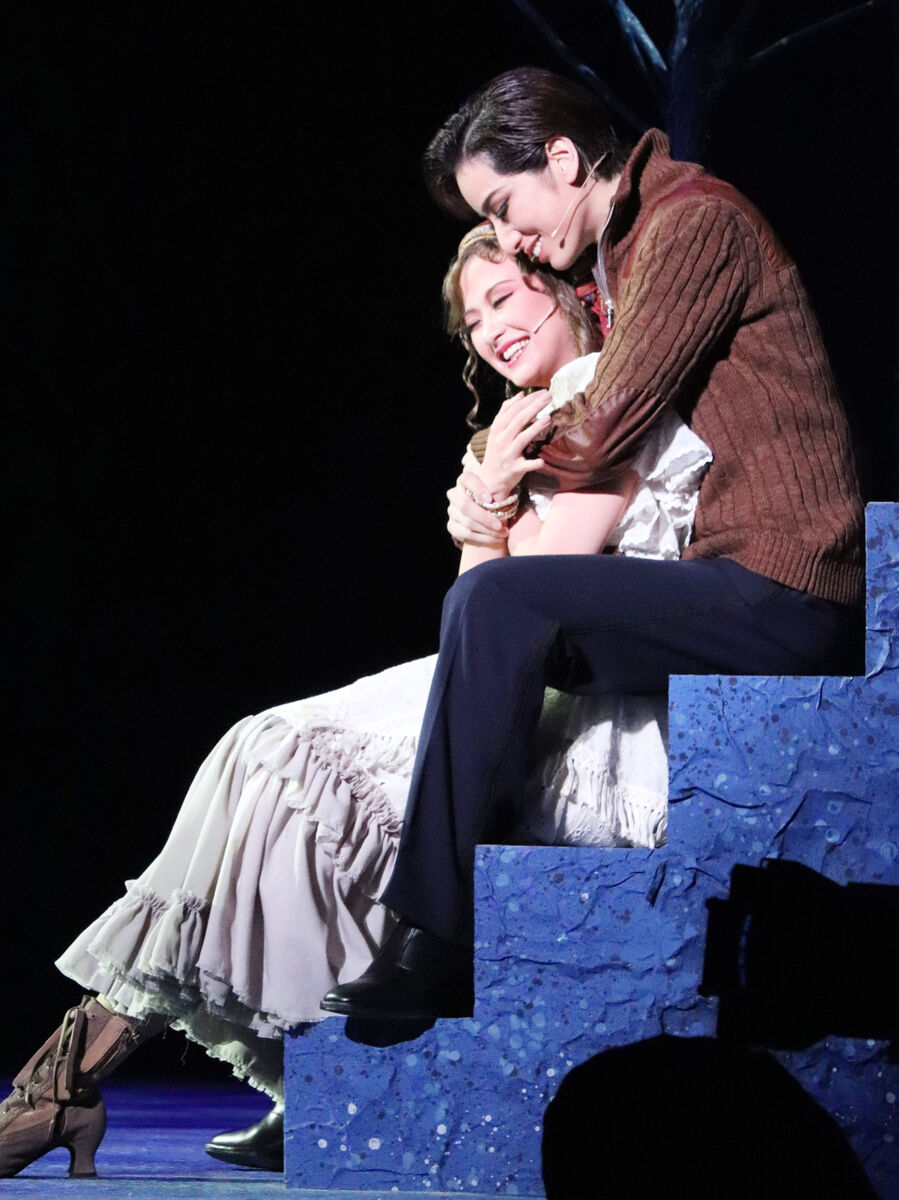 宝塚歌劇花組「二人だけの戦場」開幕 29年ぶり再演にトップスター