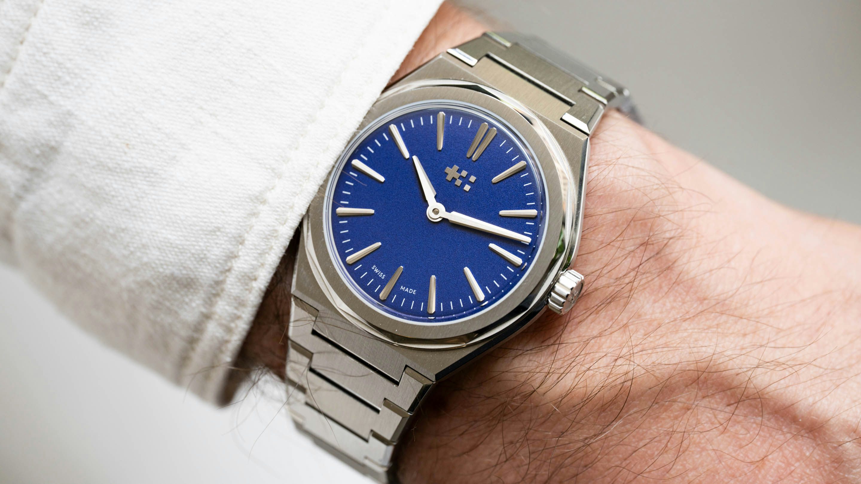 新作クリストファー・ウォード トゥエルブ 660、ケース厚わずか6.6mmの