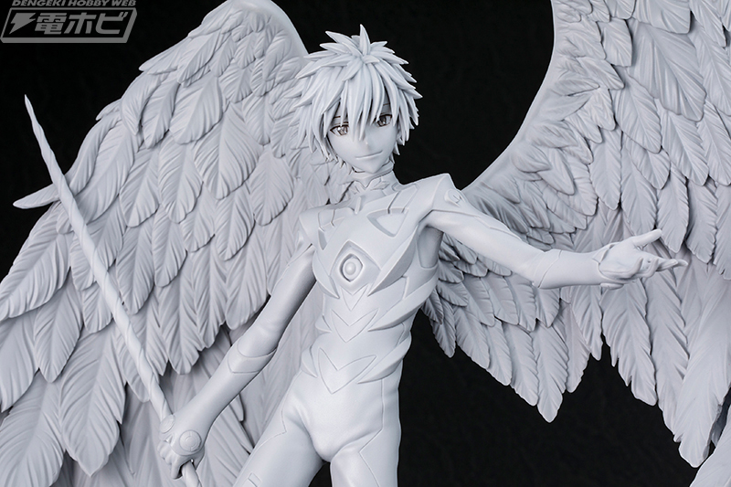 ヱヴァンゲリヲン新劇場版』渚カヲルが翼を広げた大迫力の姿で