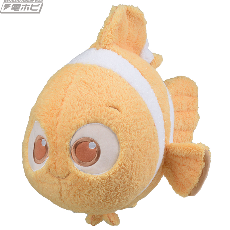 ファインディング・ニモ』のニモがパステルカラーの大きなぬいぐるみに