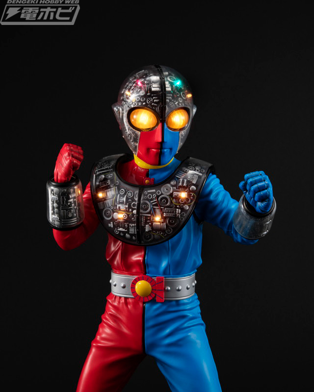 メガハウスのライト＆サウンドギミック搭載のフィギュア「Ultimate