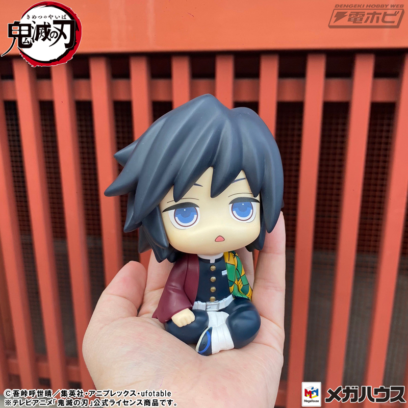 鬼滅の刃』より、きょとん顔の冨岡義勇、ほほえみ顔の時透無一郎が