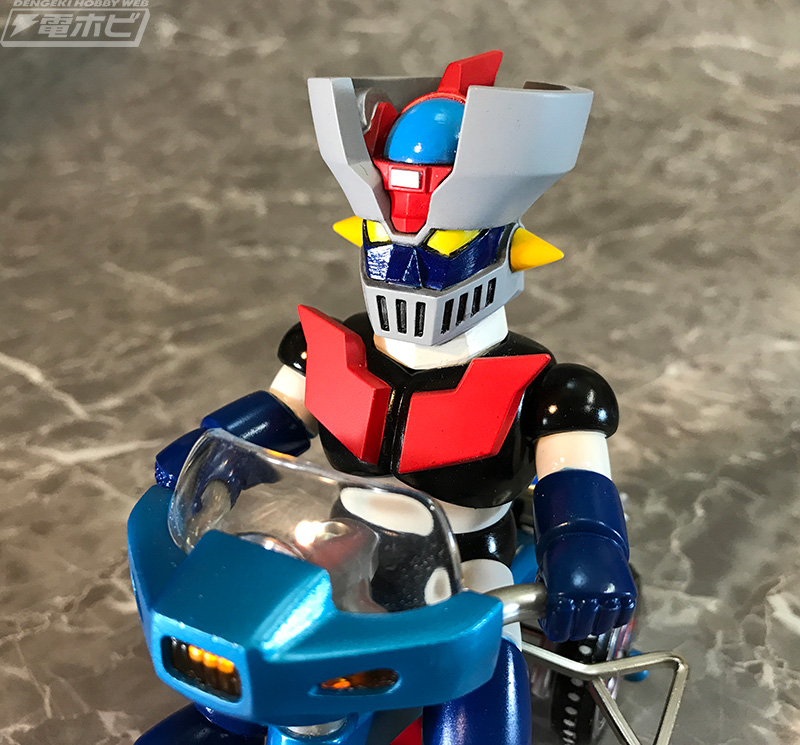 マジンガーZ」と「兜甲児」がゼンマイ式三輪車に乗ったソフビ