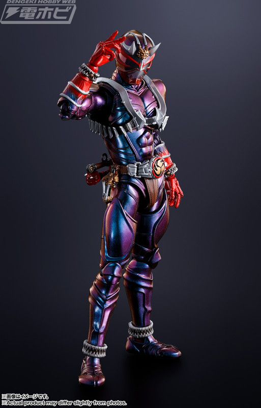 真骨彫製法10周年記念展」開催記念商品として販売される仮面ライダー