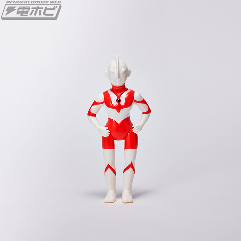 JALのイメージを重ねた特別なカラーリングでウルトラマンとガラモンの