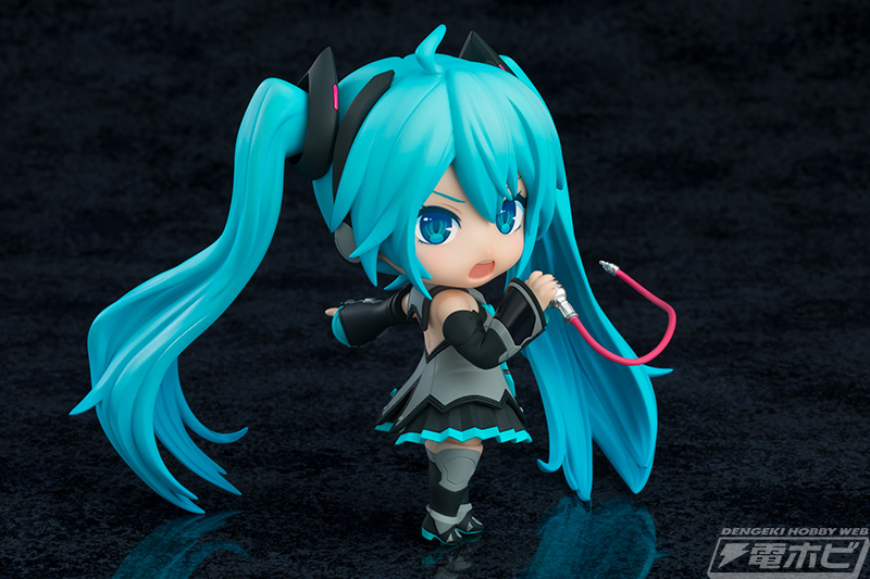 マジカルミライ」2014と2023のメインビジュアルの初音ミクが