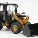 キャタピラーの中型油圧ショベル「CAT 320F L」が1/50スケールの塗装