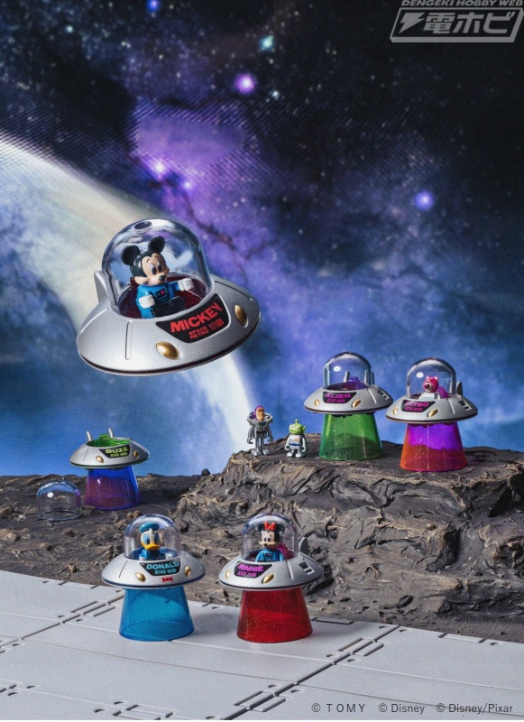 ディズニーキャラクターたちがUFOに乗車！レトロなデザインが可愛いUFO