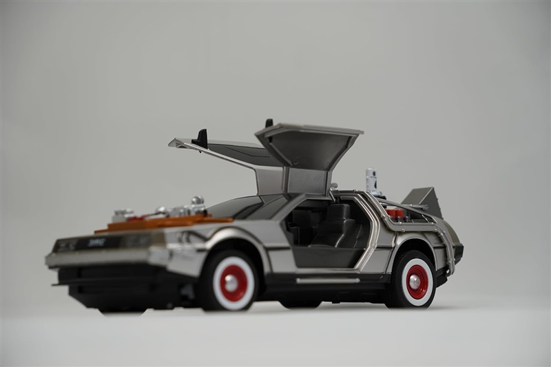 バック・トゥ・ザ・フューチャー』三部作のタイムマシンが3種類の1/20