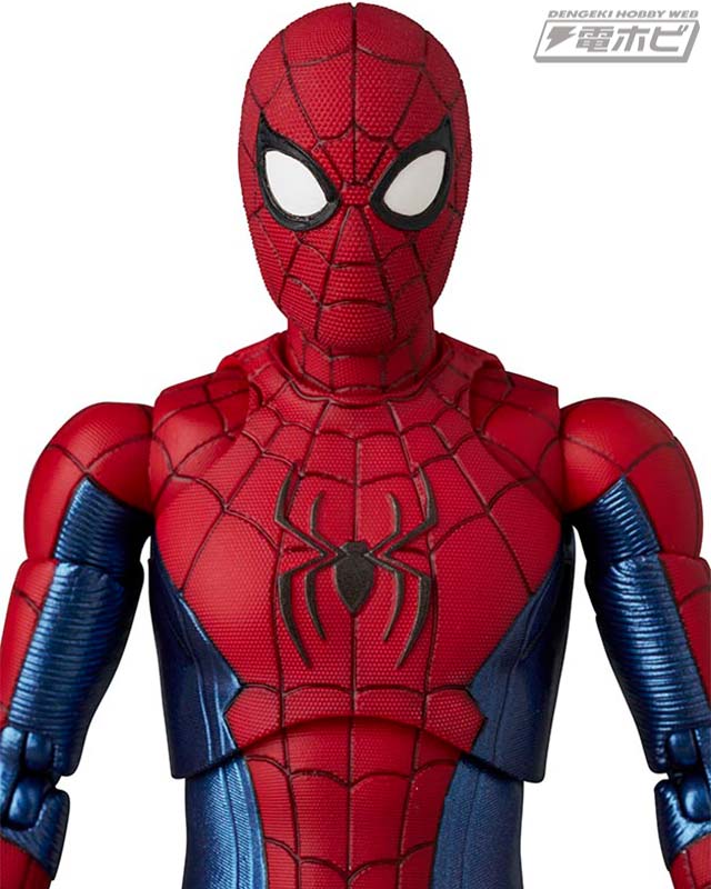 スパイダーマン：ノー・ウェイ・ホーム』から赤＆青の新スーツを着た