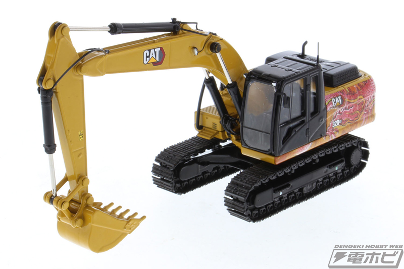 キャタピラー社の中型クラスの油圧ショベル「CAT 320GX」が、龍の描か
