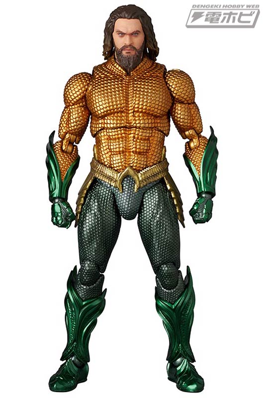 映画『アクアマン／失われた王国』版の「アクアマン」がアクション