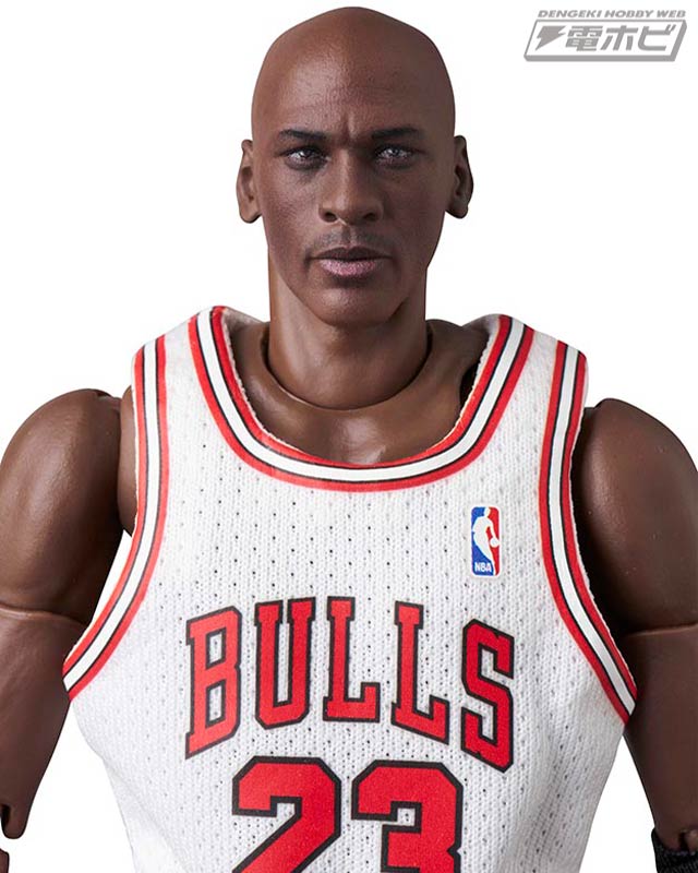 NBAシカゴ・ブルズのホームユニフォームを着た「マイケル・ジョーダン