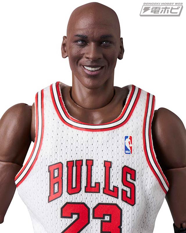 NBAシカゴ・ブルズのホームユニフォームを着た「マイケル・ジョーダン