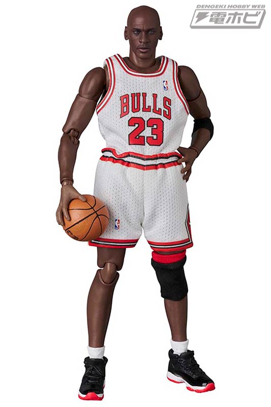 NBAシカゴ・ブルズのホームユニフォームを着た「マイケル・ジョーダン