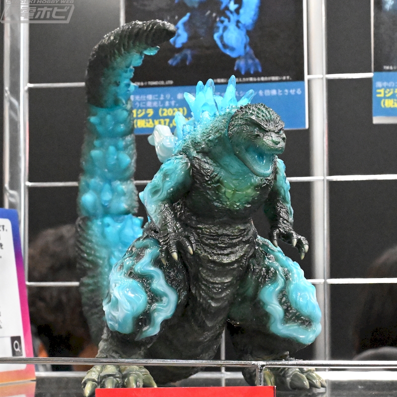 シン・ゴジラ』『ゴジラ-1.0』などをモチーフにしたゴジラソフビを展示