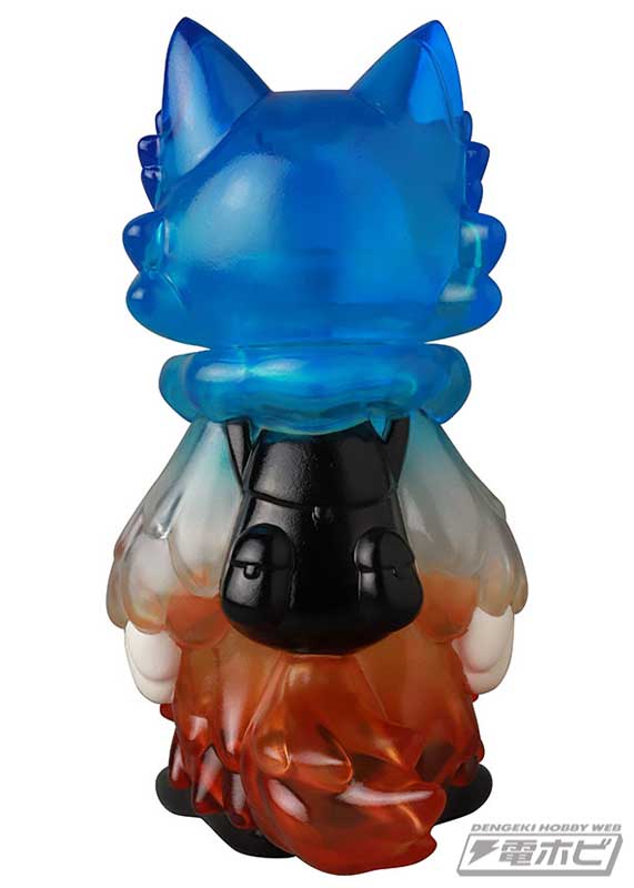 おおかみくん」のソフビモデルがクリア素材を用いた「夜あけ」Ver.で