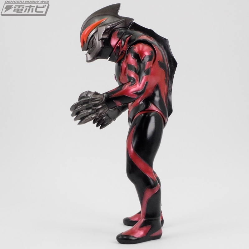 ブルマァクの伝統を受け継ぐソフビモデルの「ウルトラマンゼロ」と