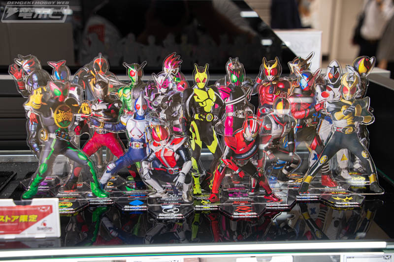 世界初のオフィシャルグッズショップ「仮面ライダーストア」が7月1日