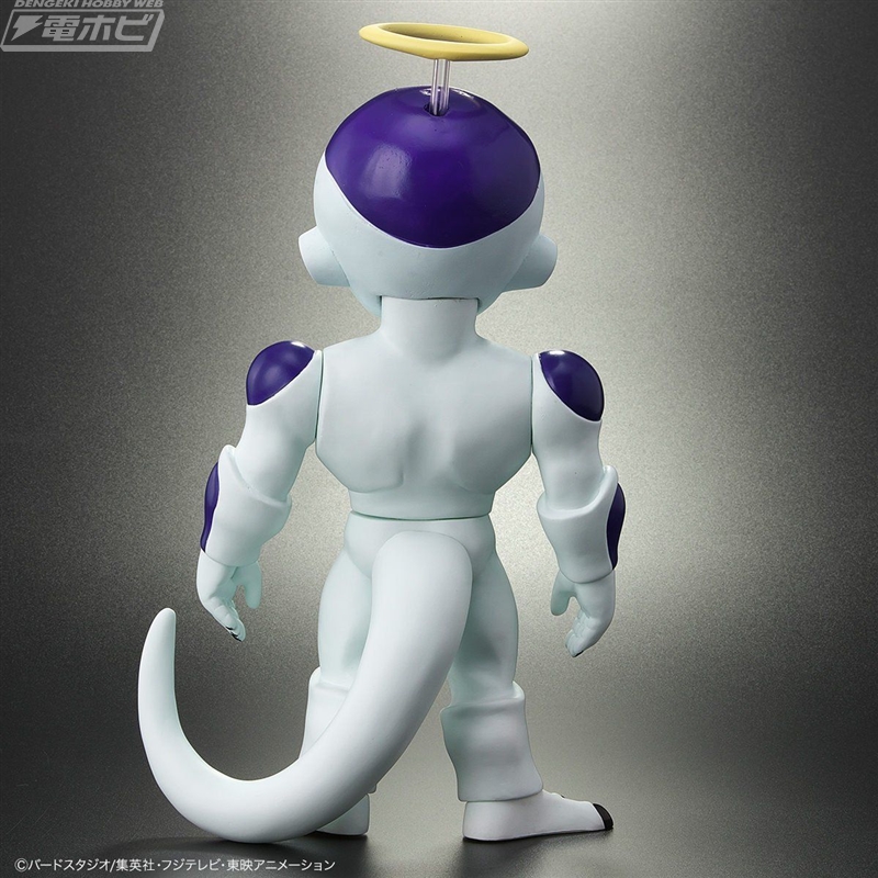 小型ポッドに乗った珍しい姿も！『ドラゴンボール』フリーザ最終形態の