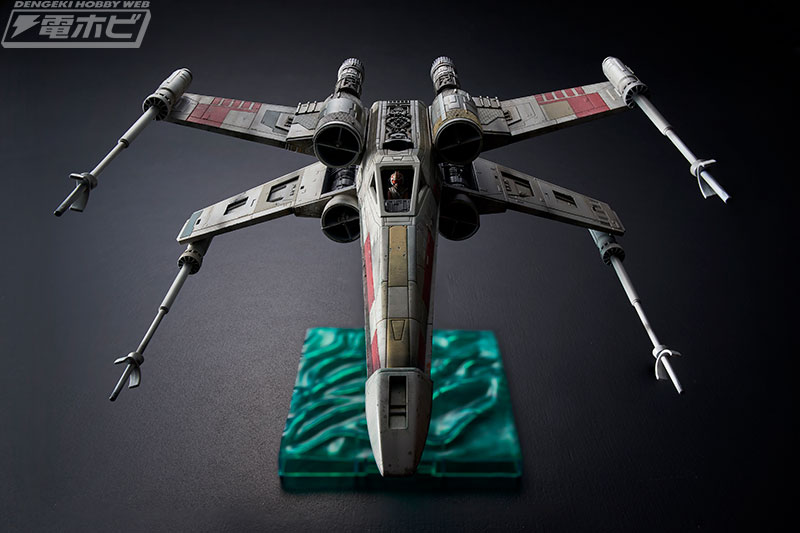 レイがルークから託された「Xウイング・ファイター」が1/72スケールで