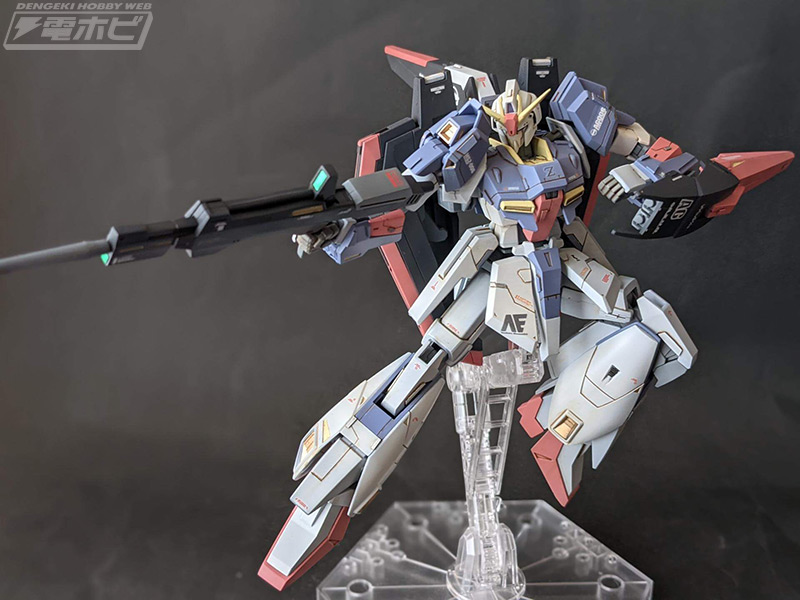 退色風塗装のZガンダムに白を基調にしたドム試作実験機など、電撃