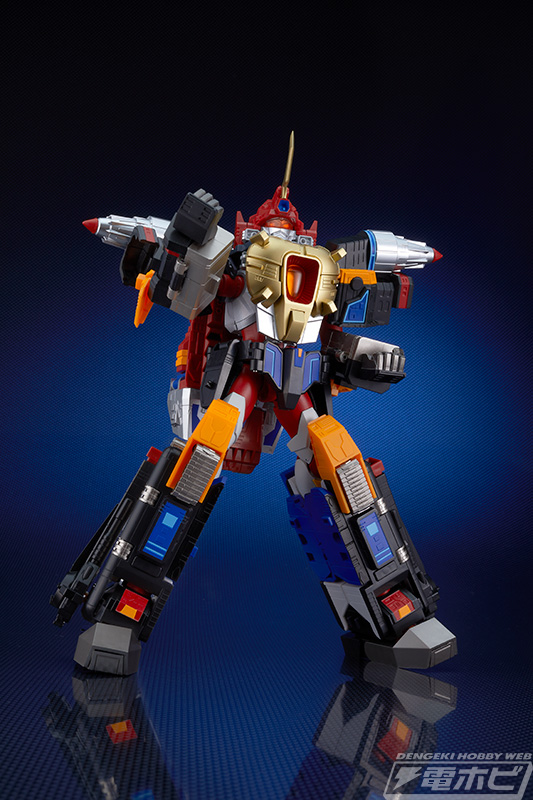 電光超人グリッドマン』サンダーグリッドマンが合体・変形を再現した大