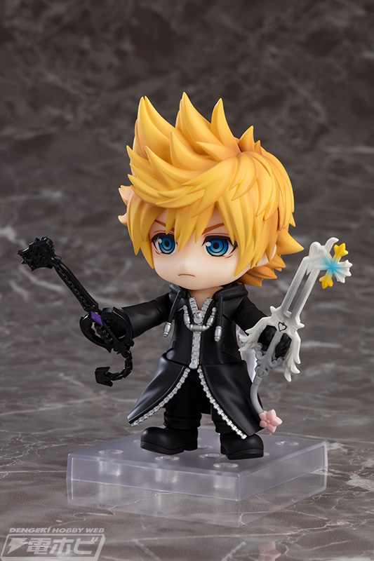 過ぎ去りし思い出」と「約束のお守り」のキーブレードが付属