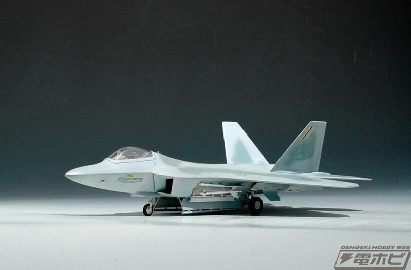 ステルス戦闘機「F-22A ラプター」と海軍向け「ラファールM」の1/72