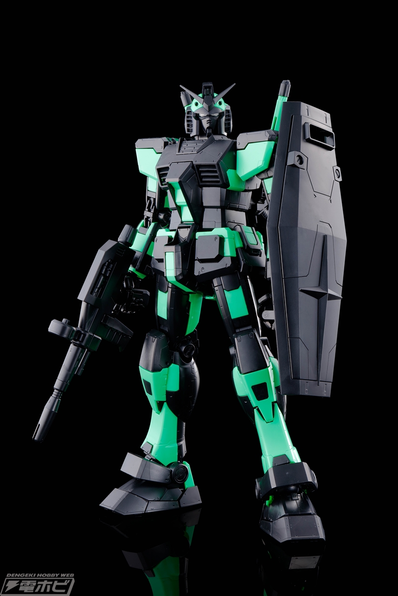 限定カラーのガンプラ「RG RX-78-2 ガンダム＆エールストライク