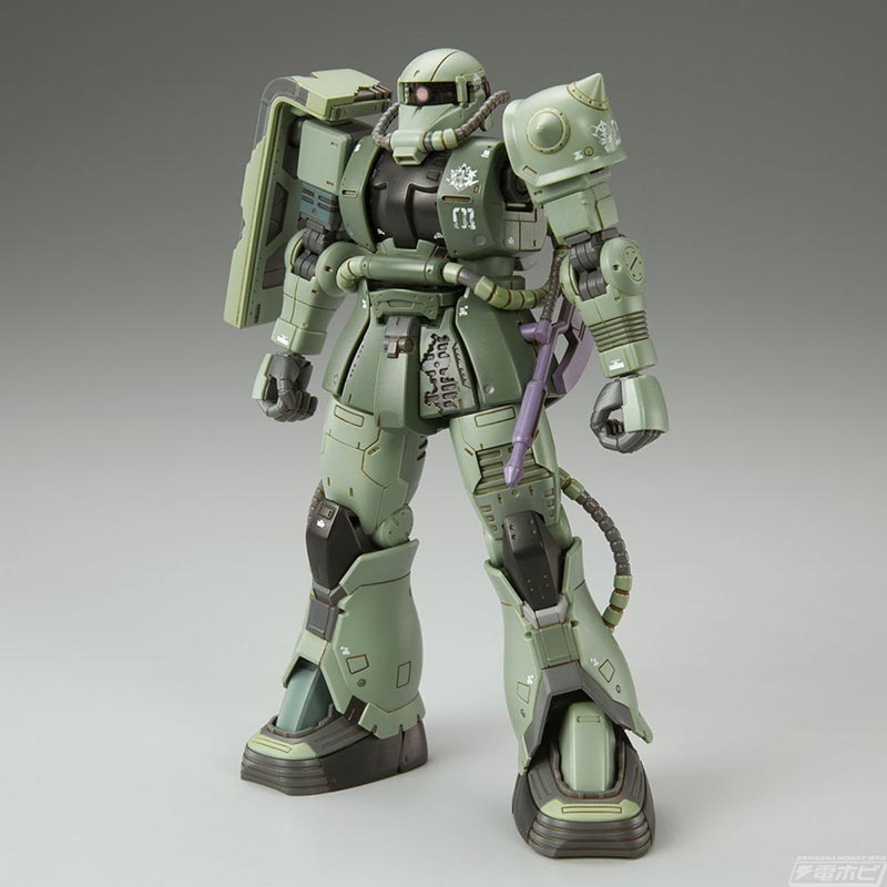 ガンプラ「HG 1/144 ドアン専用ザク」と「HG 1/144 RX-78-02 ガンダム