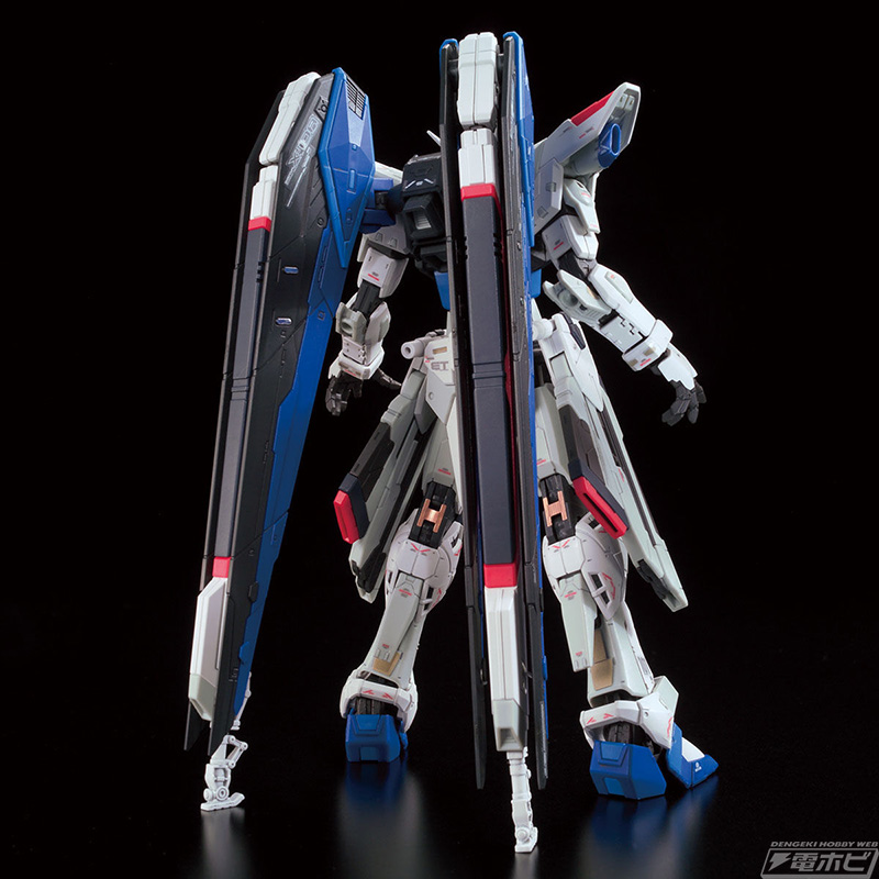 上海に降臨した実物大フリーダムガンダム立像のRGガンプラが抽選販売