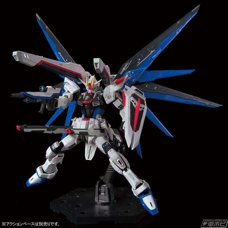 上海に降臨した実物大フリーダムガンダム立像のRGガンプラが抽選販売