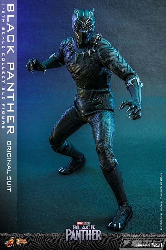 しなやかで筋肉質な肉体を再現！オリジナル・スーツを着たチャド