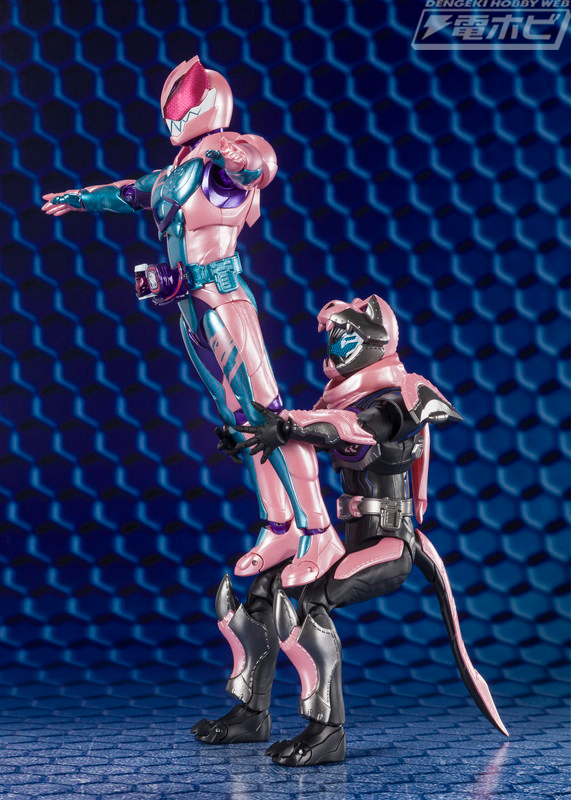 仮面ライダーリバイス』リバイ＆バイスのS.H.Figuartsが発売決定