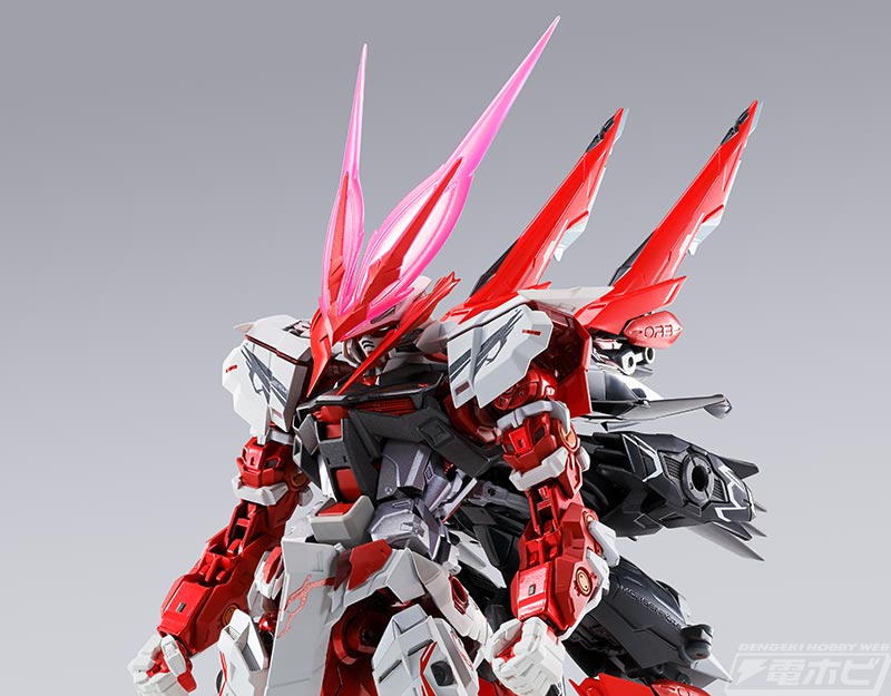 ガンダムアストレイ レッドドラゴンの進化形態「レッドドラゴニクス