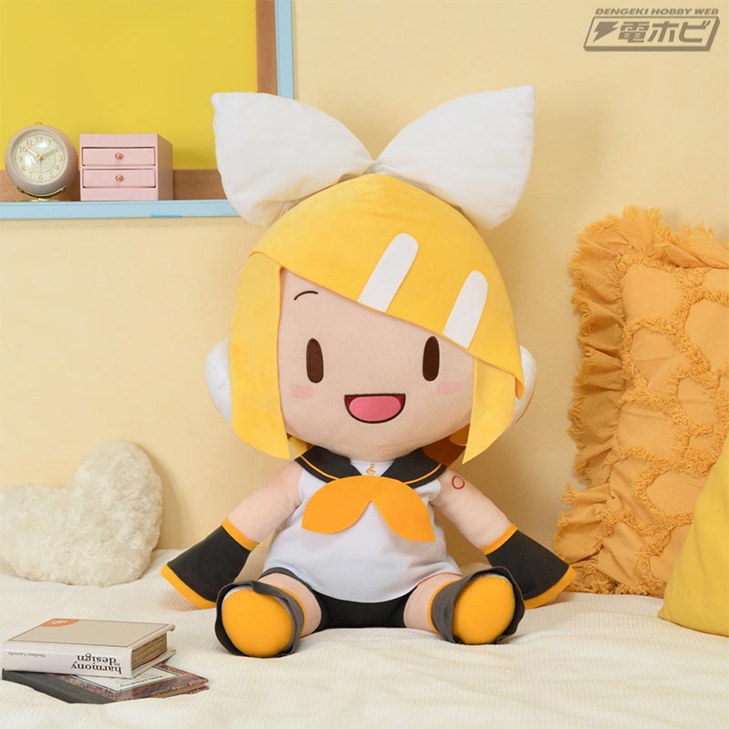 鏡音リン」と「鏡音レン」の“どでかジャンボぬいぐるみ”がセガの物販