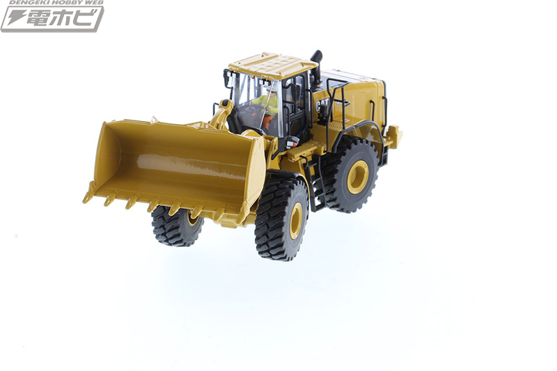 キャタピラー社3タイプのホイールローダーが1/50スケールの完成品
