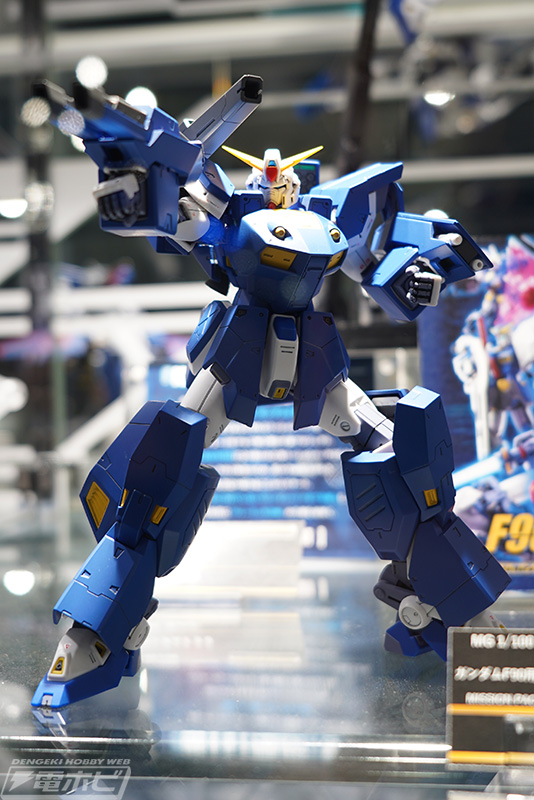 韓国限定ガンプラ「MG GBK-20 ガンダムアストレイ」が展示！「HG