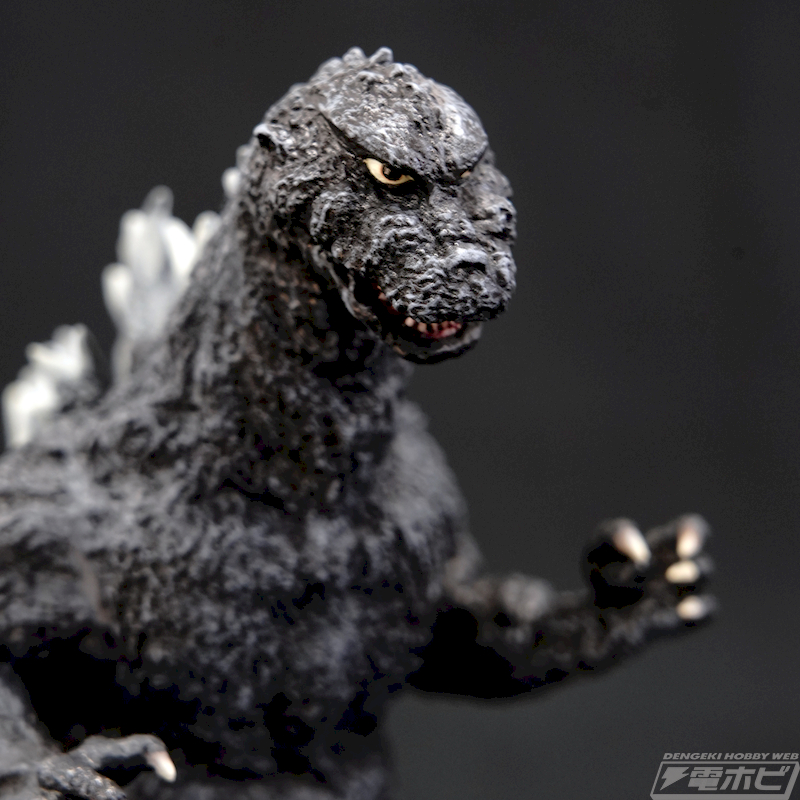 ゴジラの逆襲』で死闘を繰り広げたゴジラとアンギラスのソフビキットが