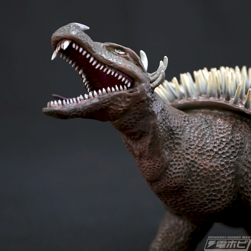 ゴジラの逆襲』で死闘を繰り広げたゴジラとアンギラスのソフビキットが