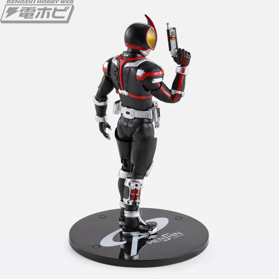 S.H.Figuarts（真骨彫製法）仮面ライダーファイズ」とアパレルブランド