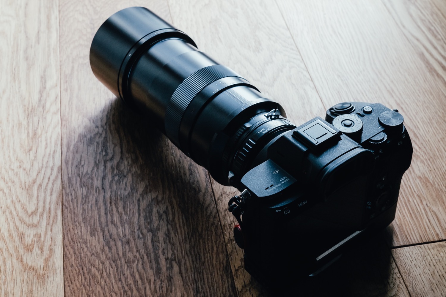 写真に圧倒的な存在感を。Carl Zeiss Makro-Planar T* 2/100 ZF