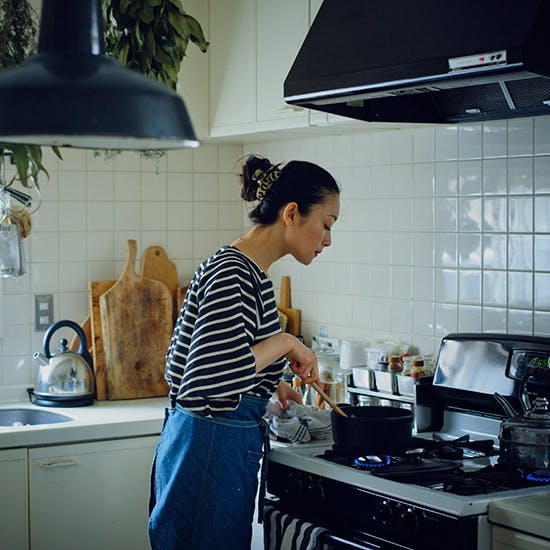 モデル・雅姫さんの、ホーロー鍋・ルクルーゼとのすてきな暮らし
