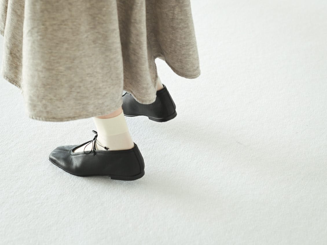 着用レビュー】噂のはき心地は？SUIの「レースアップシューズ」を