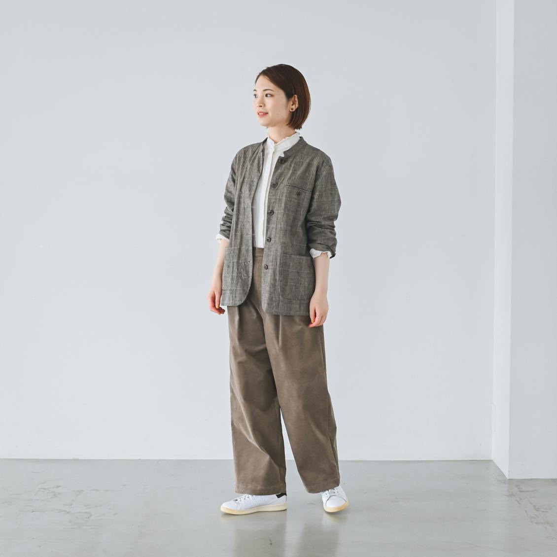 着用レビュー】「コーデュロイ生地」のパンツを、身長別7名のスタッフ